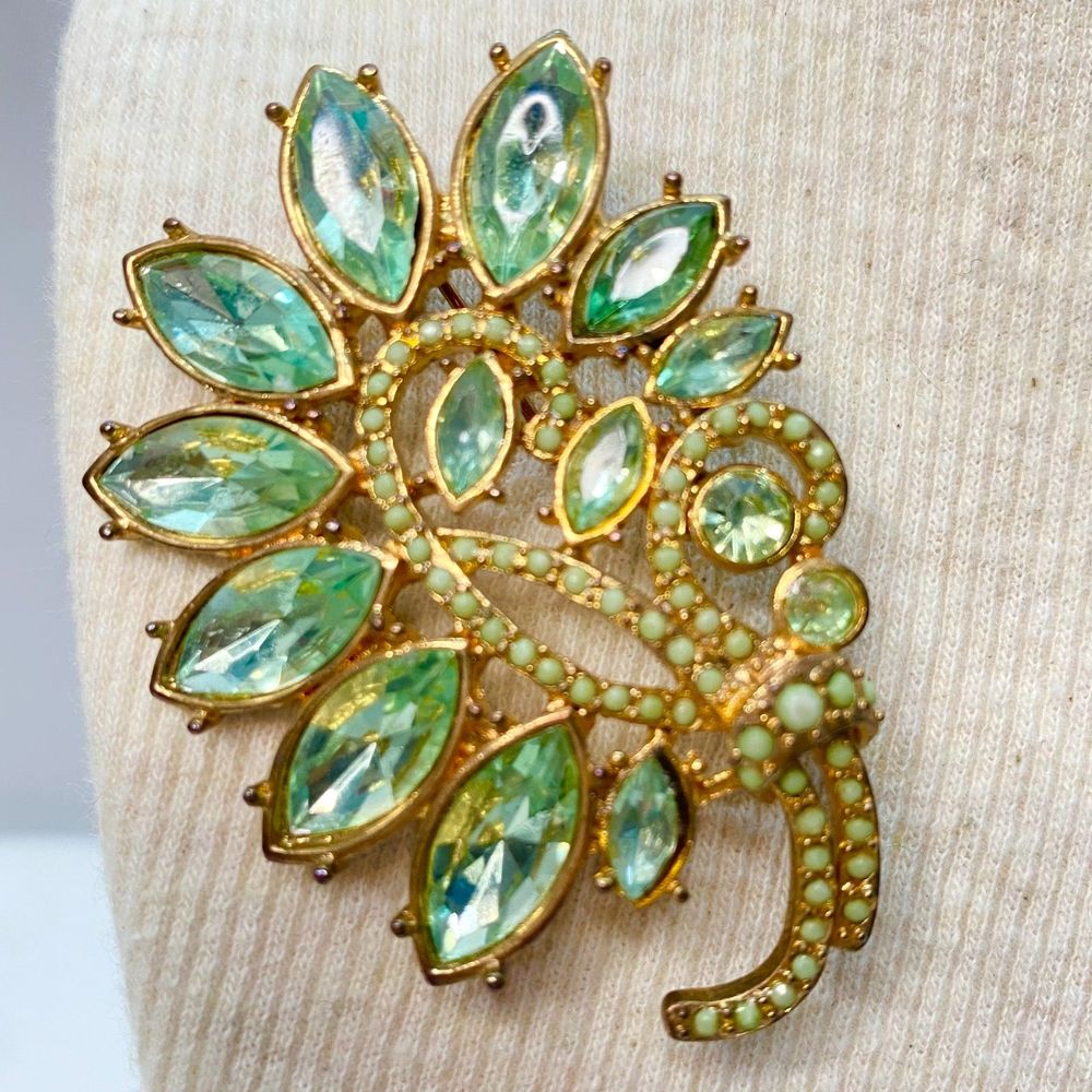 💎Lime Green Marquise Stone Swirl Bouquet Brooch Pin Figural Vintage